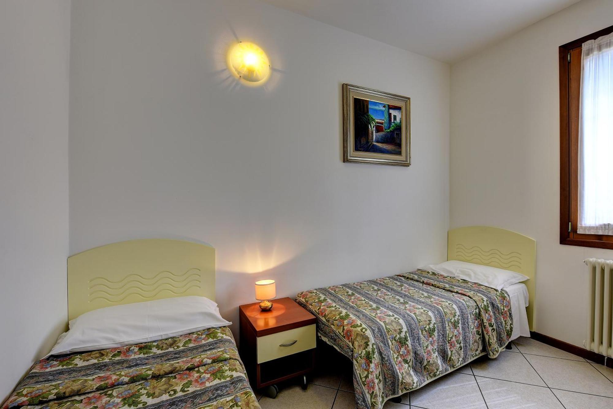 Italsol Residence Riai Moniga del Garda Bilik gambar